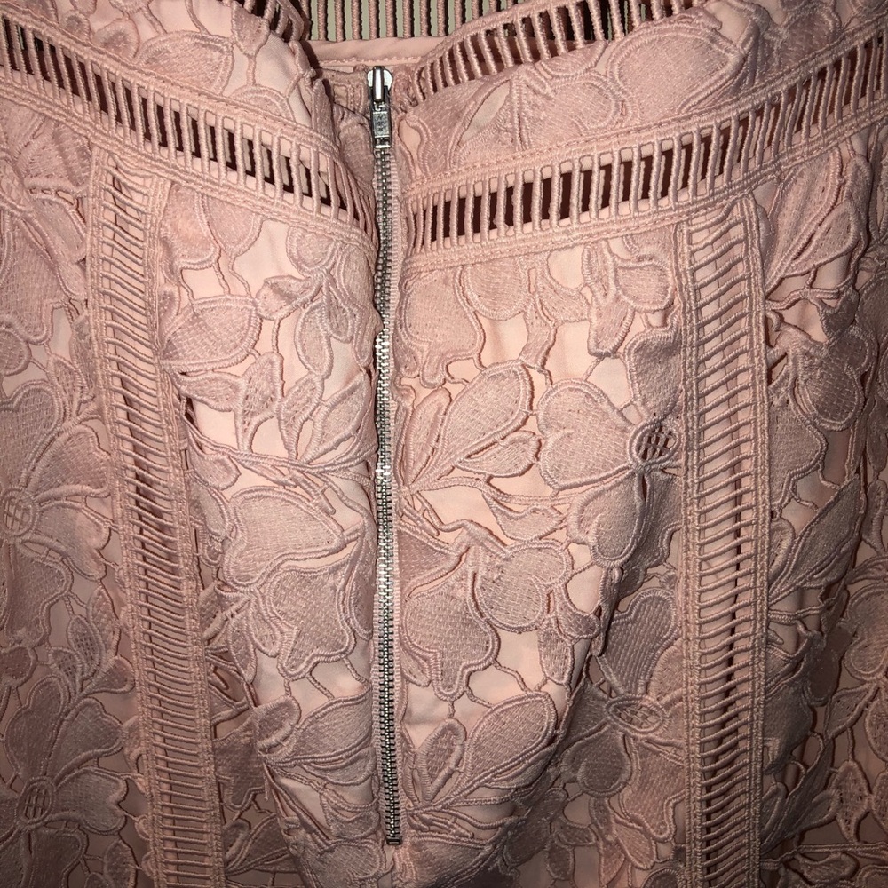 Woman’s lace dress - Picture 7 of 8